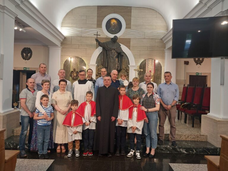 DZIĘKCZYNIENIE ZA KOŃCZĄCY SIĘ ROK FORMACYJNY DOMOWEGO KOŚCIOŁA